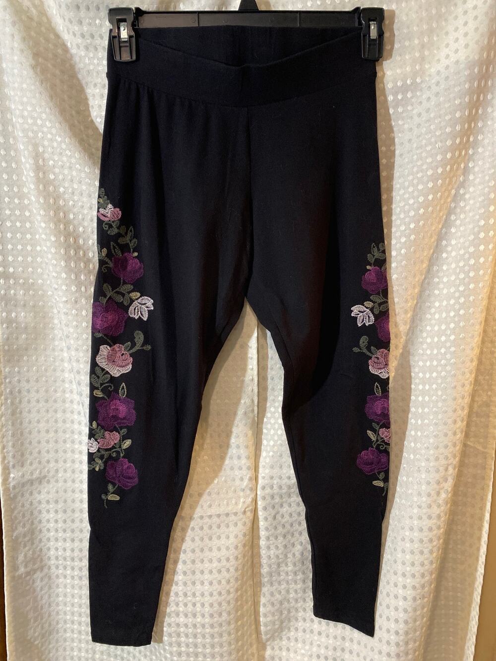 Torrid Black Embroidered Leggings Size 0 (US L)